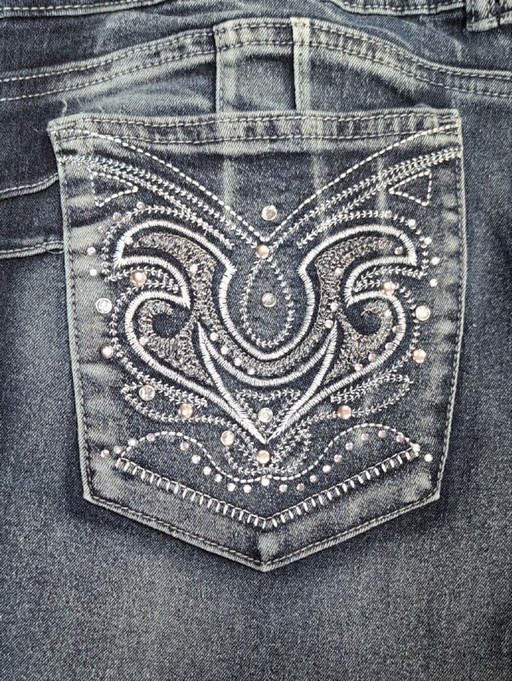 Slim Fit  Jeggings with Studded Pocket Detail - Picture 7 of 10